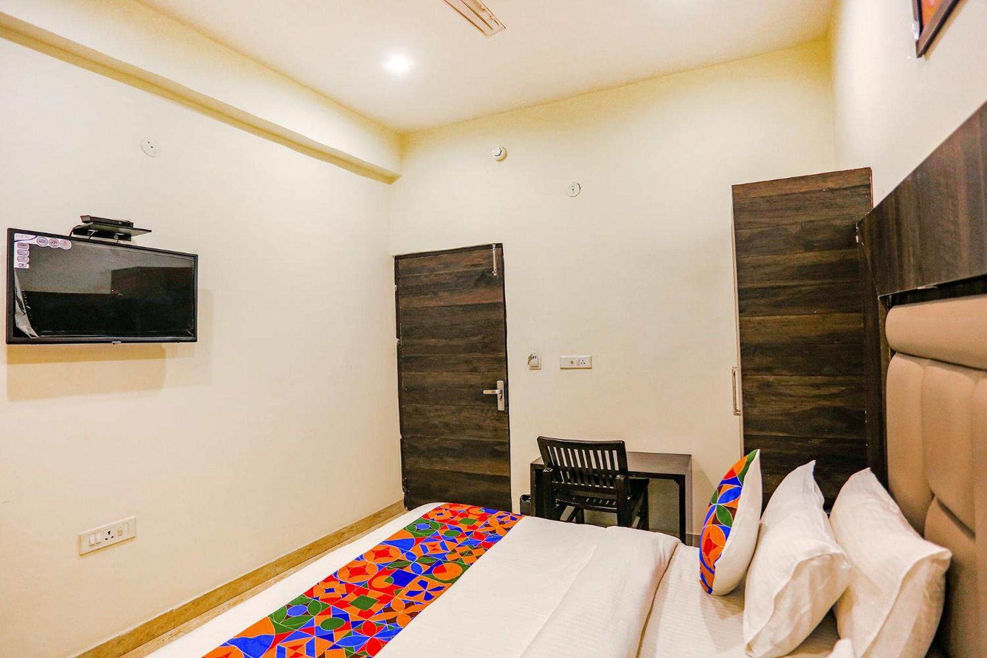 Fabhotel The Kiara Near Igi Delhi Airport New Delhi Exterior photo